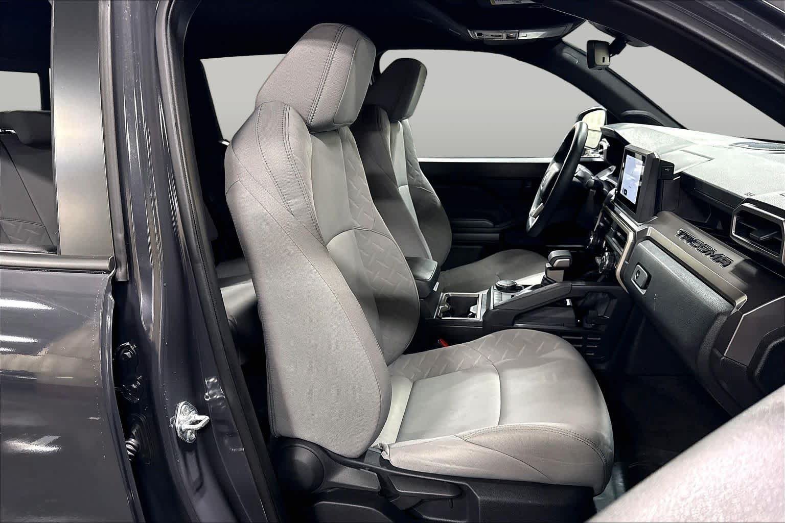 Used 2025 Underground Toyota SR5 image 8