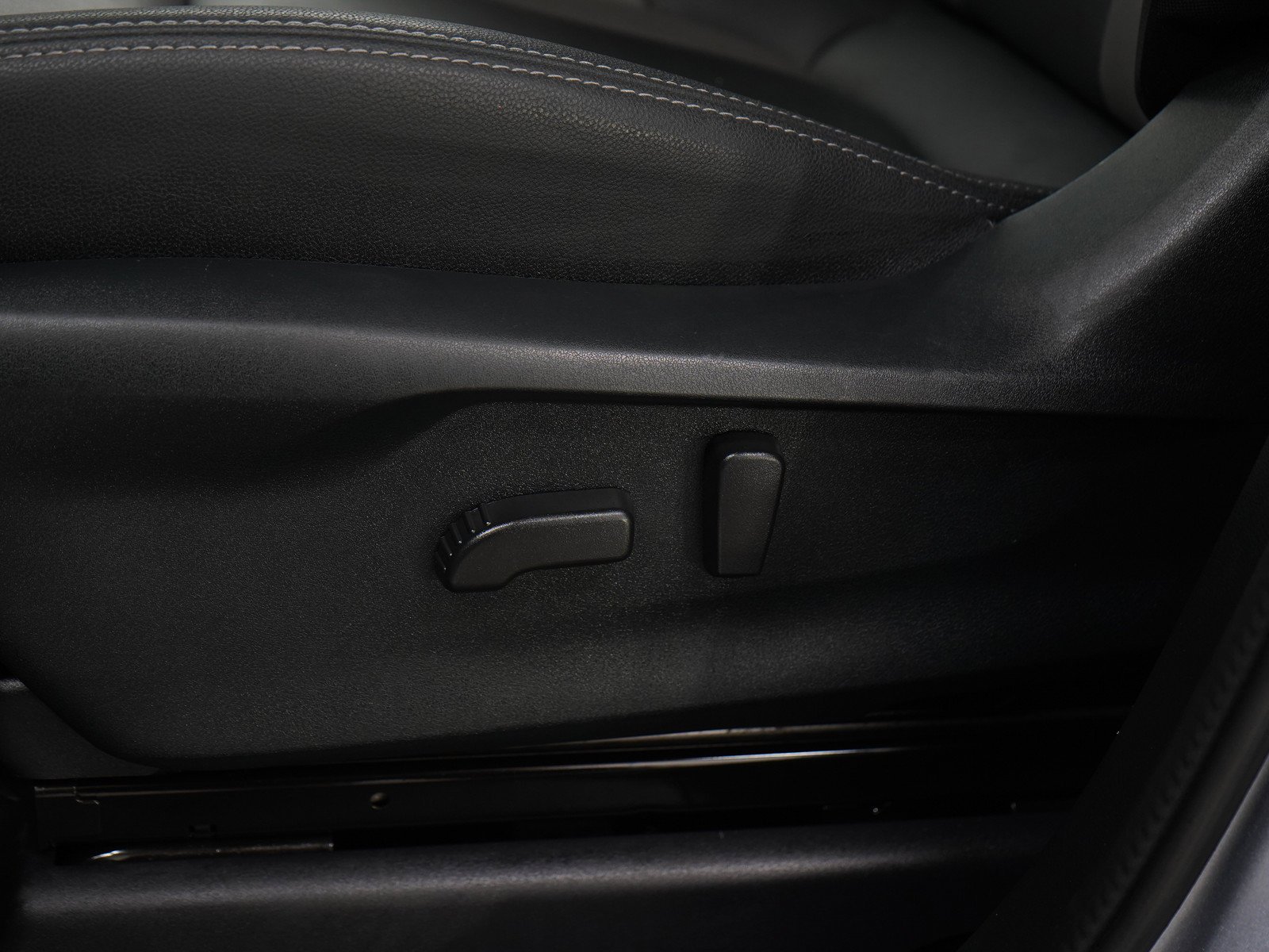 Used 2022 Ice Silver Metallic Subaru Onyx Edition image 21