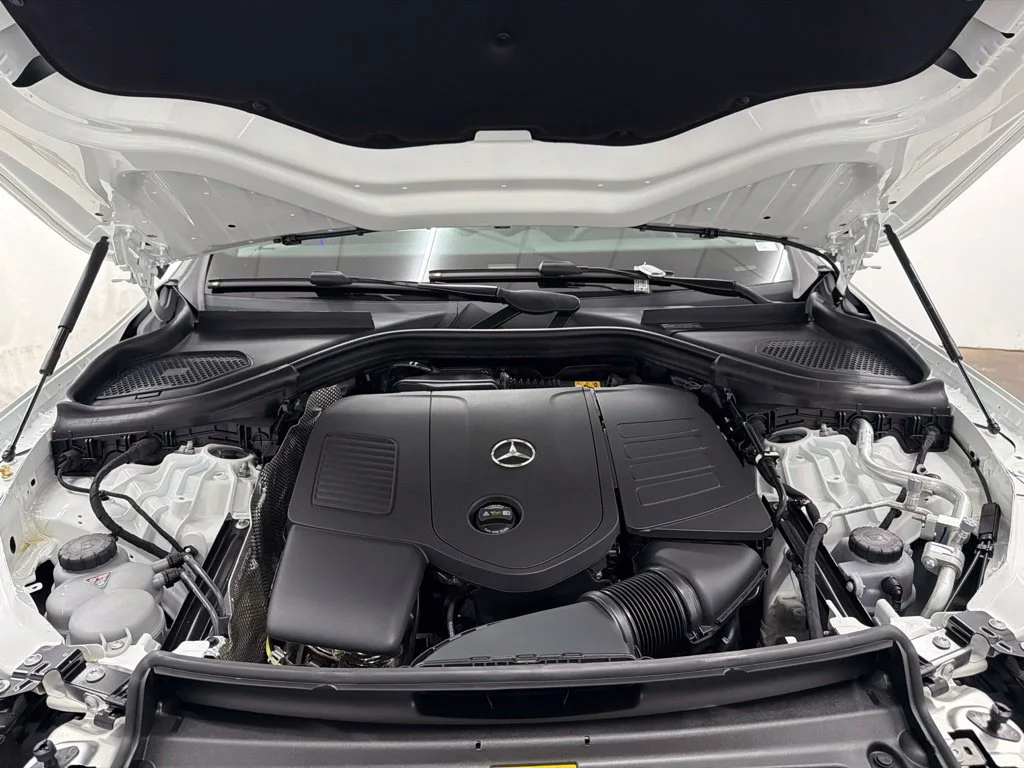 New 2027 White Mercedes-Benz GLC 300 image 30