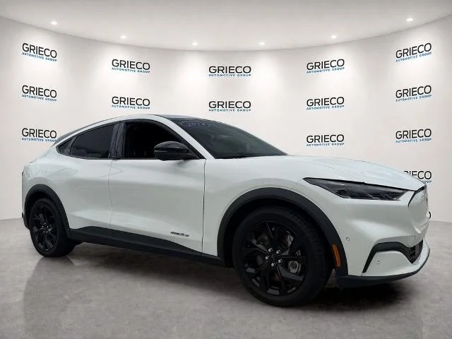 Used 2024 White Metallic Ford Select image 27