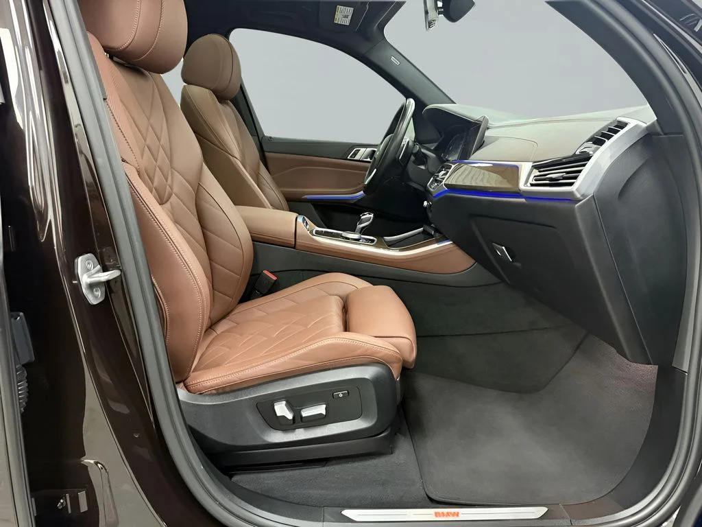Used 2023 Brown BMW xDrive40i image 13