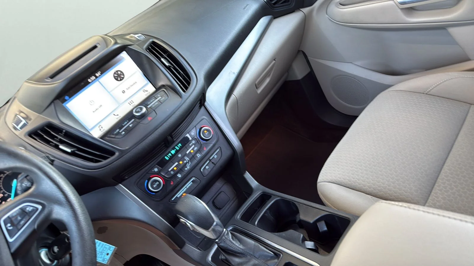 Used 2018 Blue Ford SE image 20