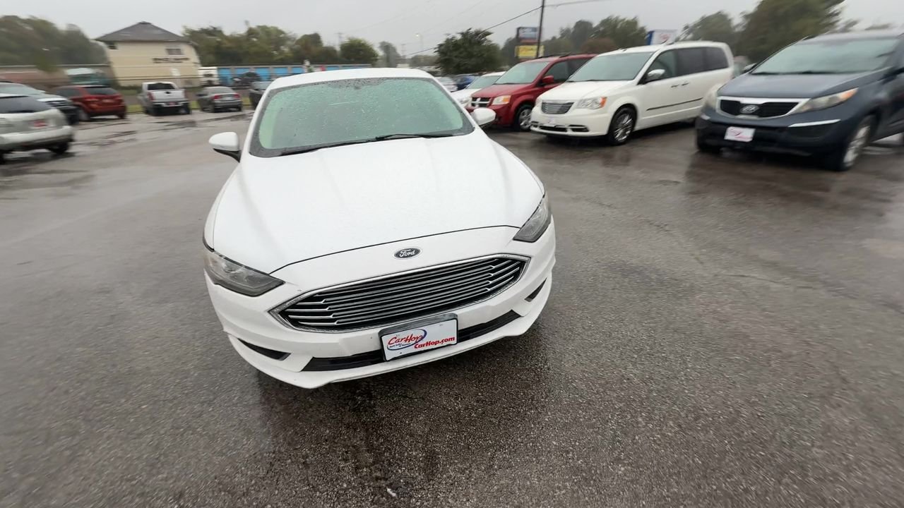 2017 Ford Fusion SE photo 2