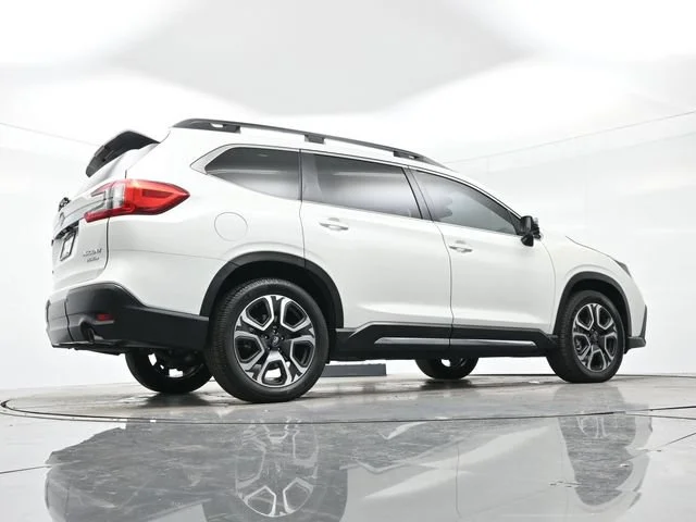 Used 2023 Crystal White Pea Subaru Limited image 33