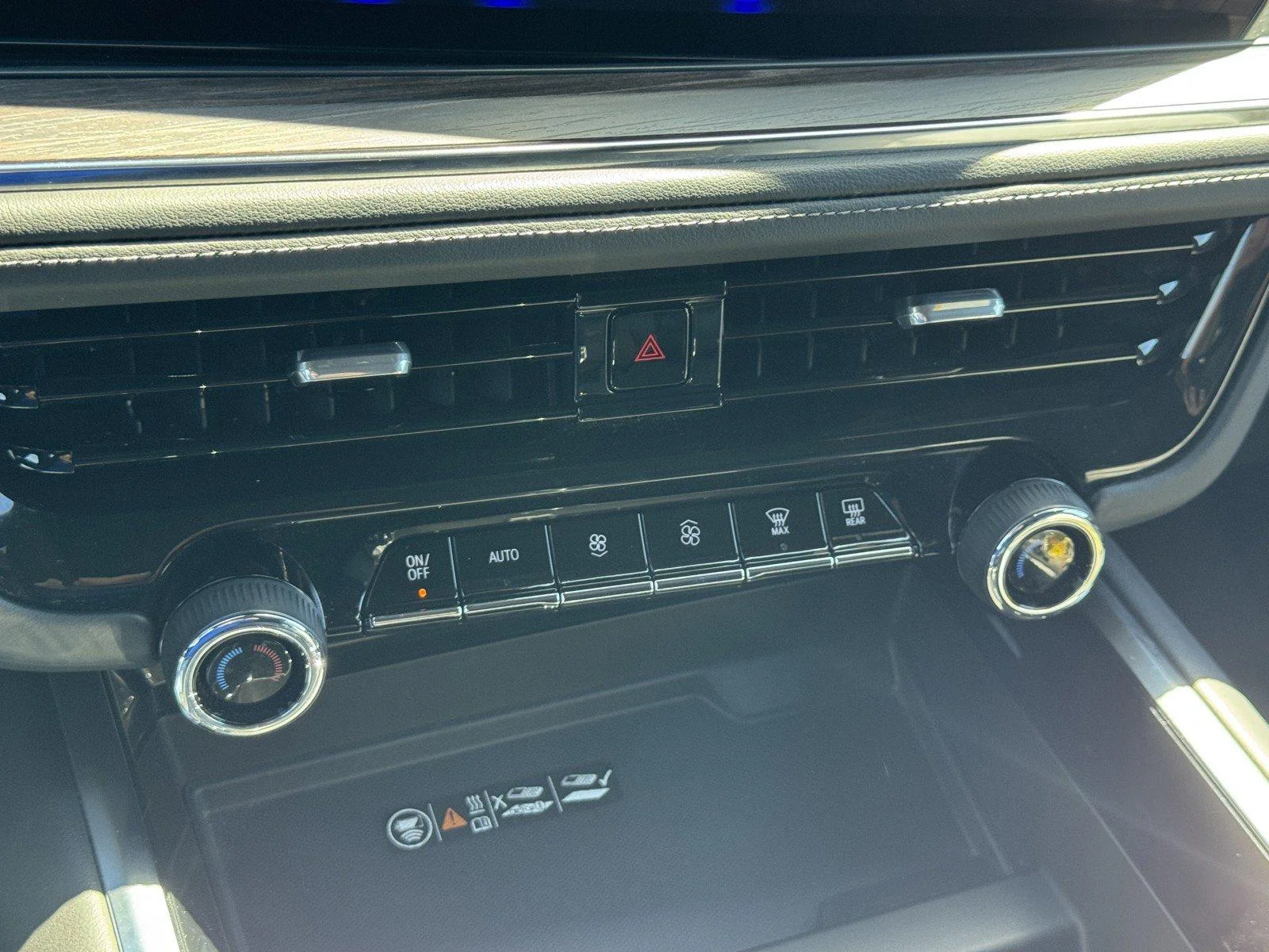 Used 2025 Summit White Chevrolet LT image 19