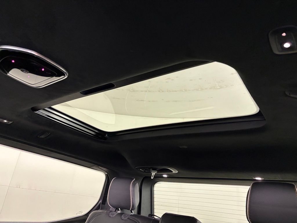 New 2026 Bright White Clear-Coat Exterior Paint Jeep Summit Reserve image 43