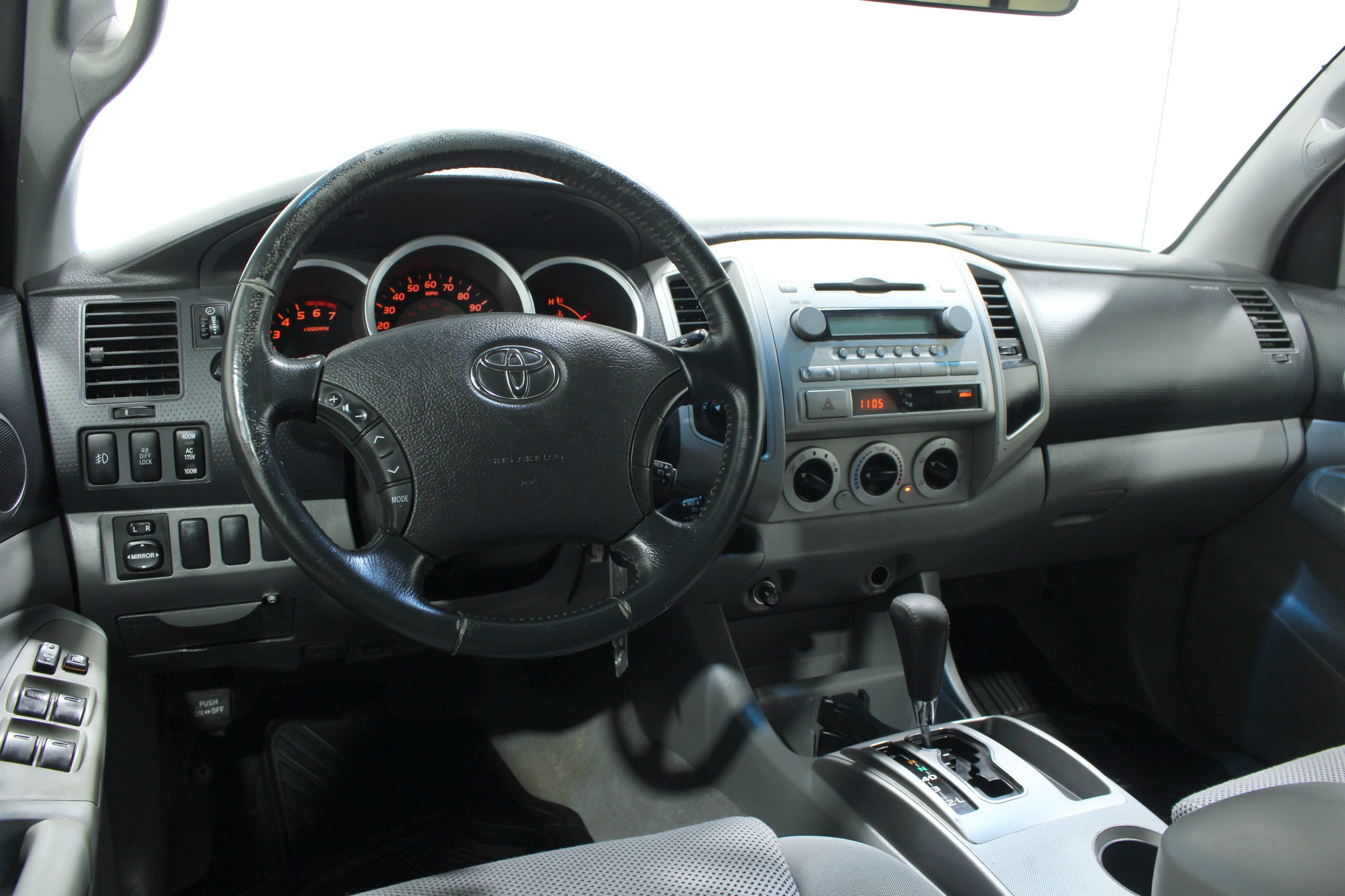 Used 2008 Speedway Blue Metallic Toyota 4X4 image 2