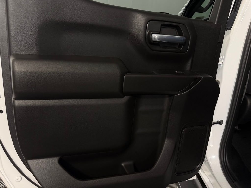 Used 2025 White Chevrolet Custom image 27