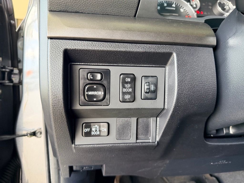 Used 2014 Gray Toyota SR5 image 19