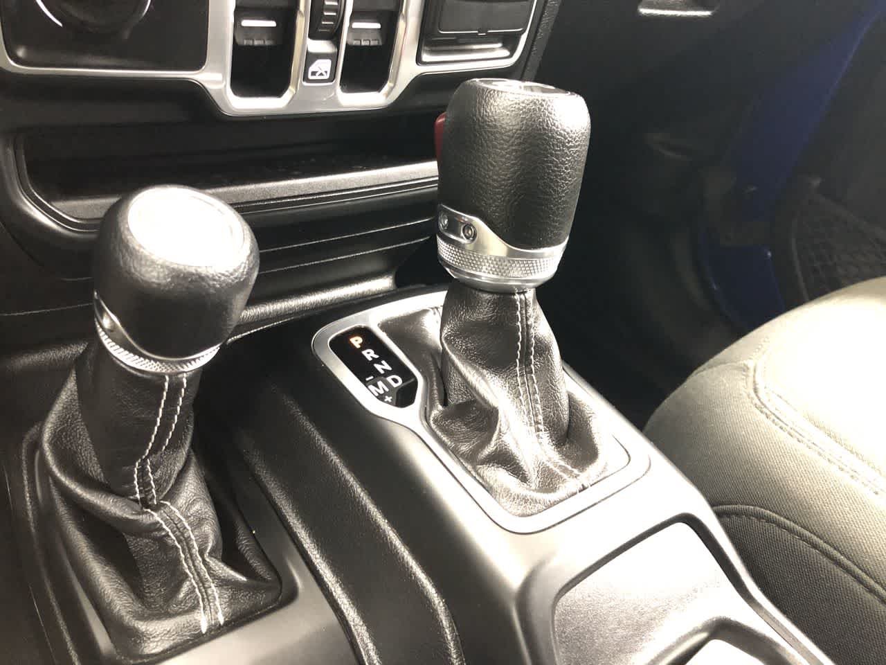 Used 2018 Ocean Blue Metallic Clearcoat Jeep Sahara image 8