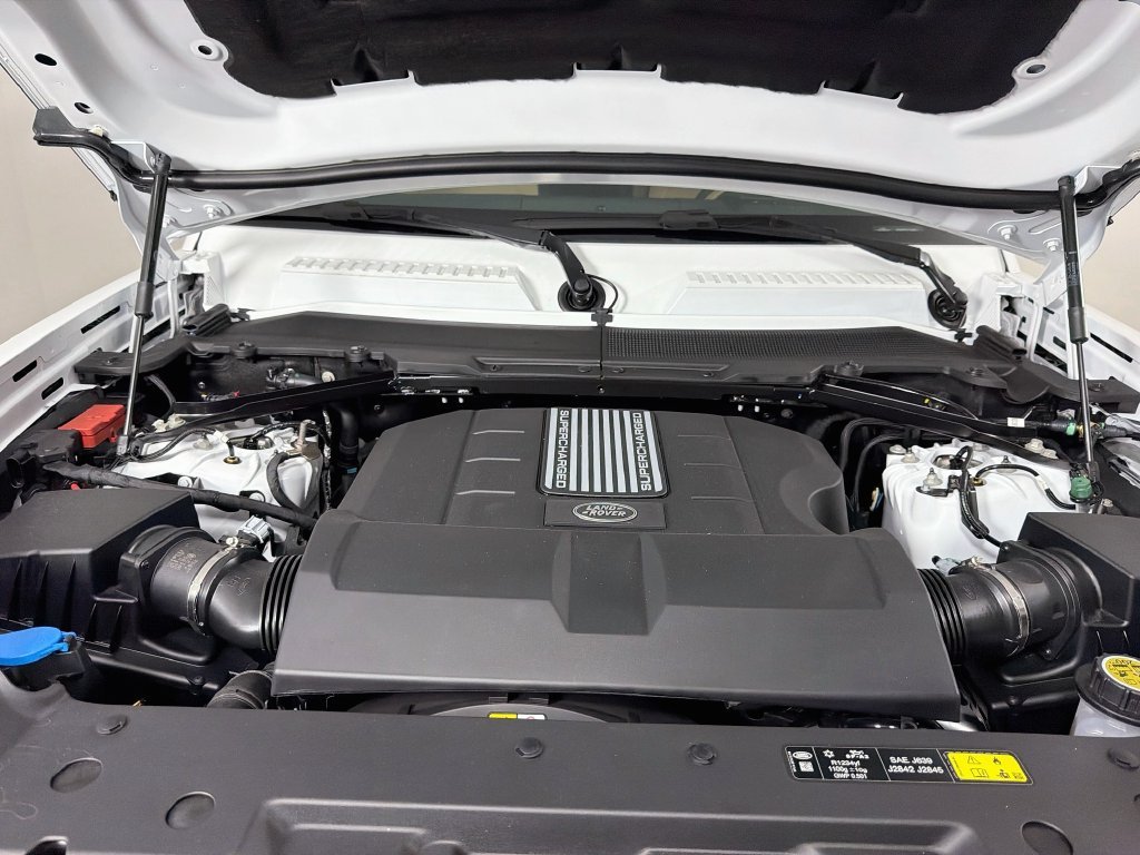 New 2026 Fuji White Land Rover V8 image 33