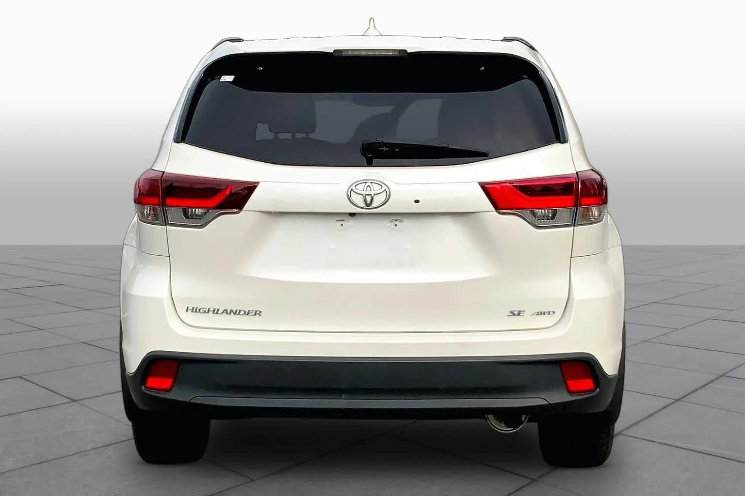 Used 2019 Blizzard Pearl Toyota SE image 5