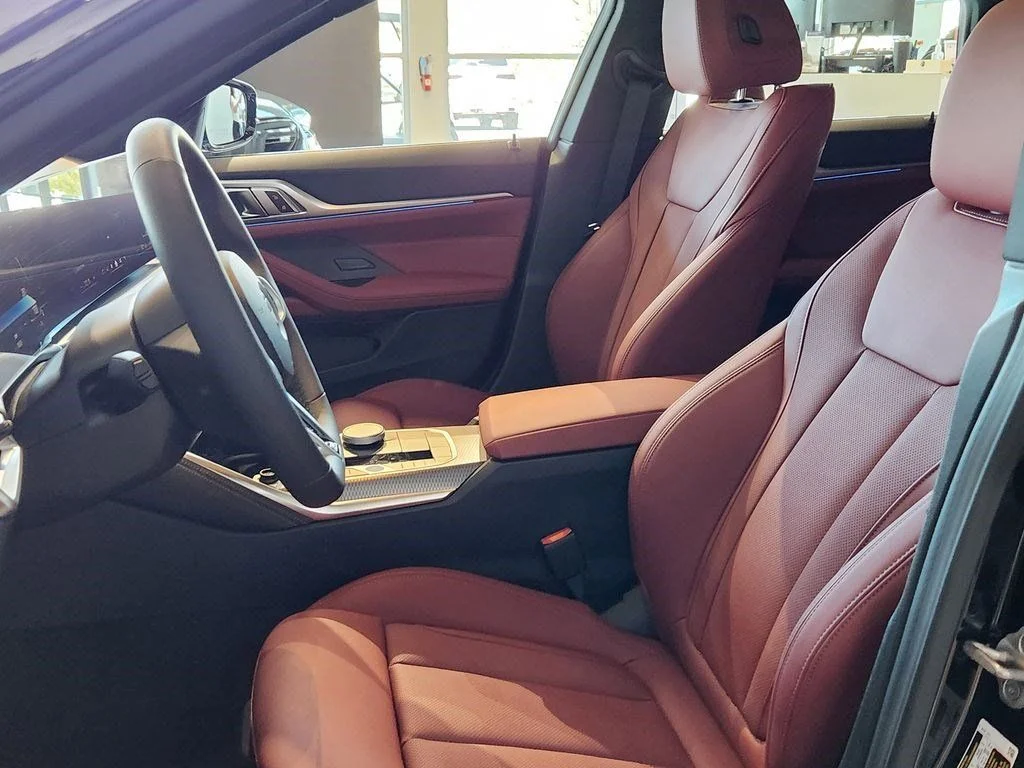 Used 2026 Black BMW xDrive40 image 9