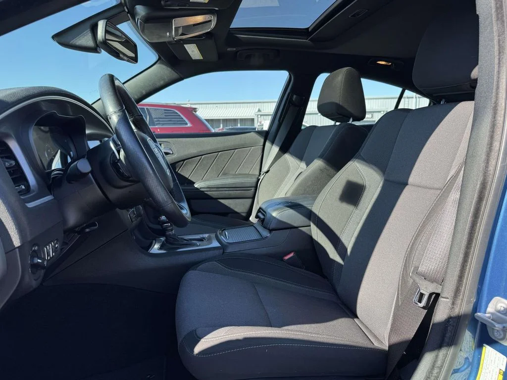 Used 2022  Dodge SXT image 14