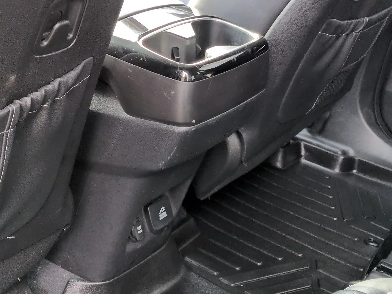 Used 2021 Gravity Gray Kia SX image 22