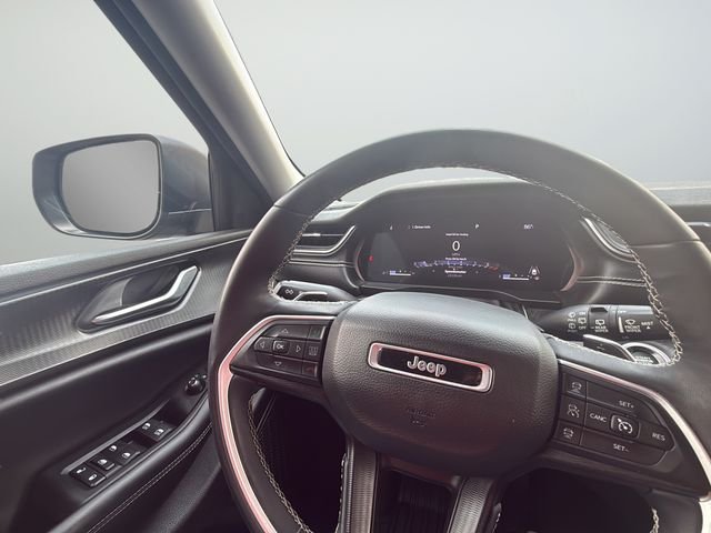 Used 2023 Gray Jeep Laredo image 11
