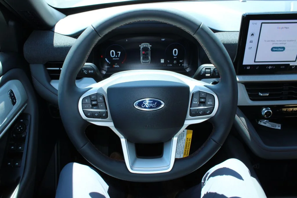 New 2027 White Ford 4DR 4WD ACTIVE image 38
