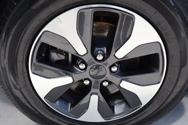 Used 2024 Silver Jeep 4xe image 56