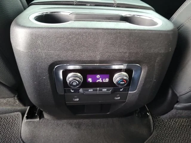 Used 2022 White Frost Tricoat GMC Denali image 29