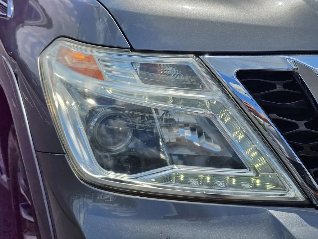 Used 2018 Gun Metallic Nissan SL image 4