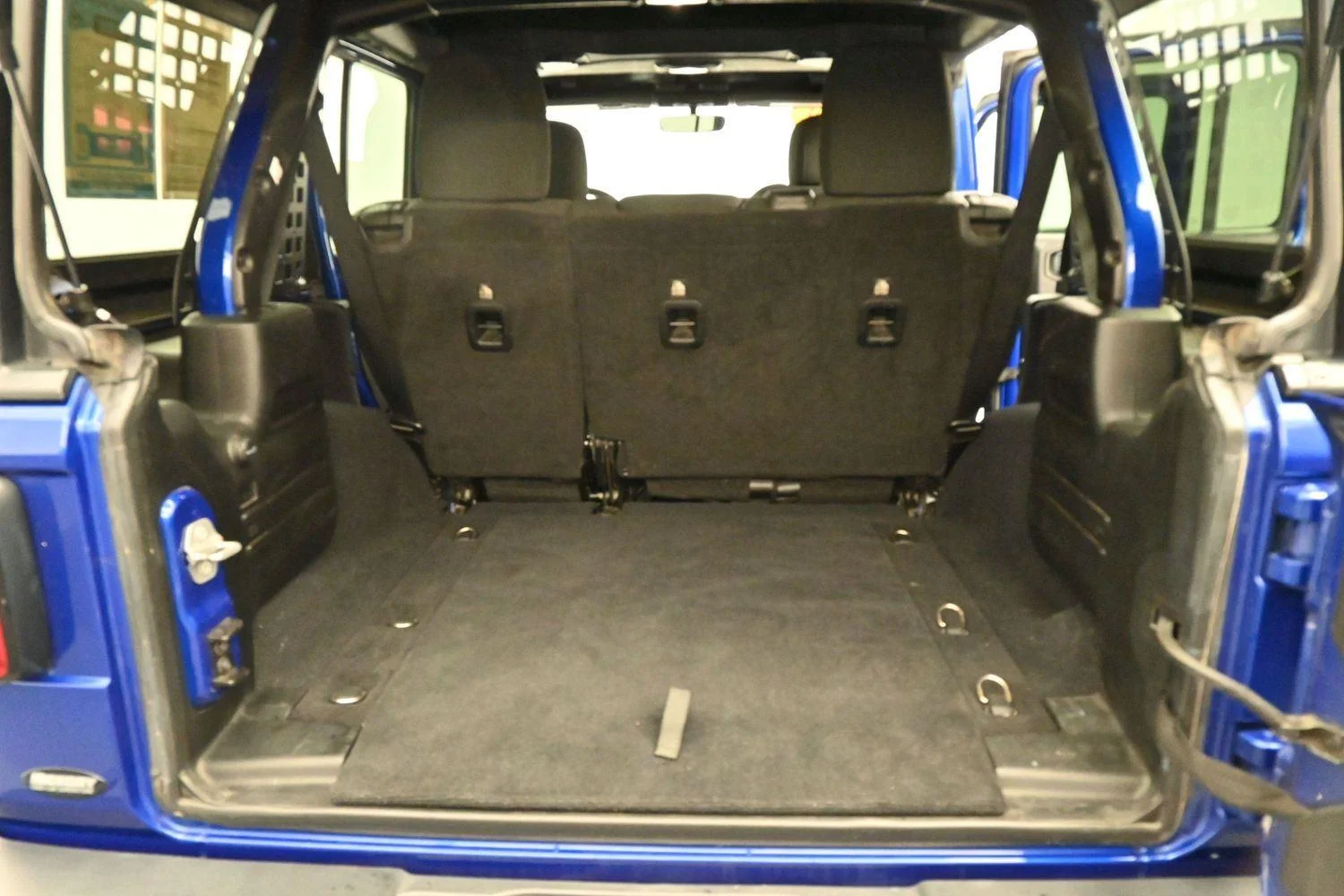 Used 2018 Ocean Blue Metallic Clearcoat Jeep Rubicon image 9