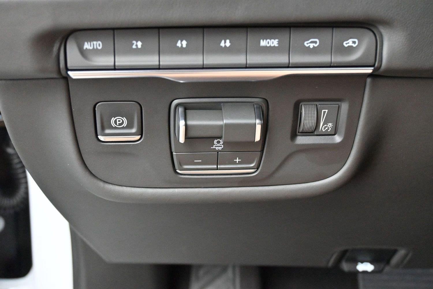 Used 2026 Vibrant White Tricoat Cadillac Platinum Sport image 34
