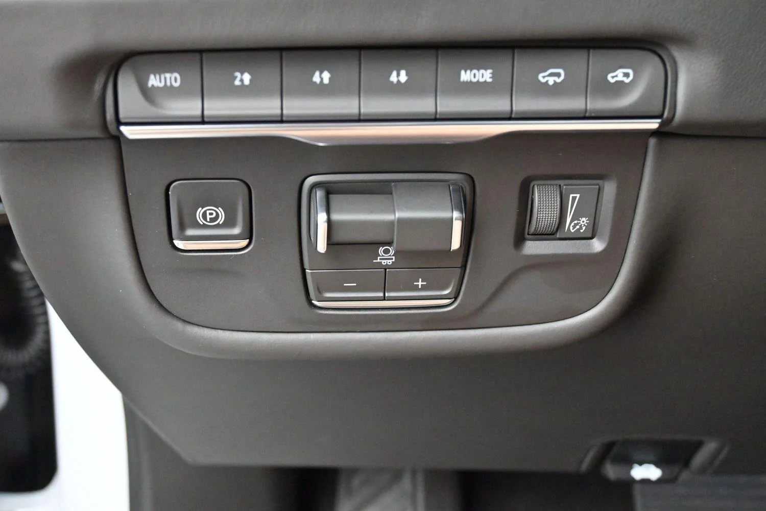 Used 2026 Vibrant White Tricoat Cadillac Platinum Sport image 34