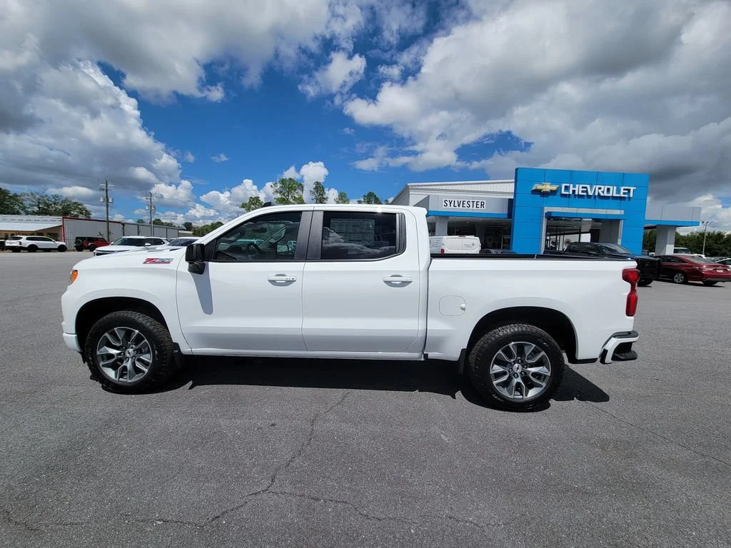 New 2026 Summit White Chevrolet RST image 3