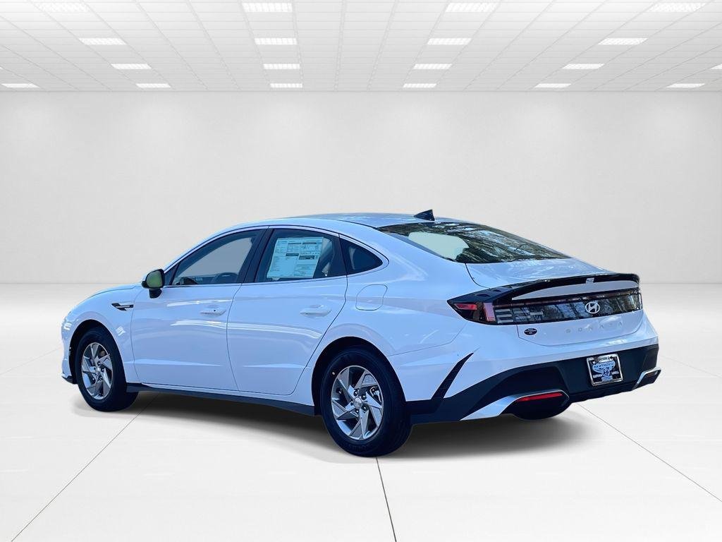 New 2026 White Hyundai SE image 4