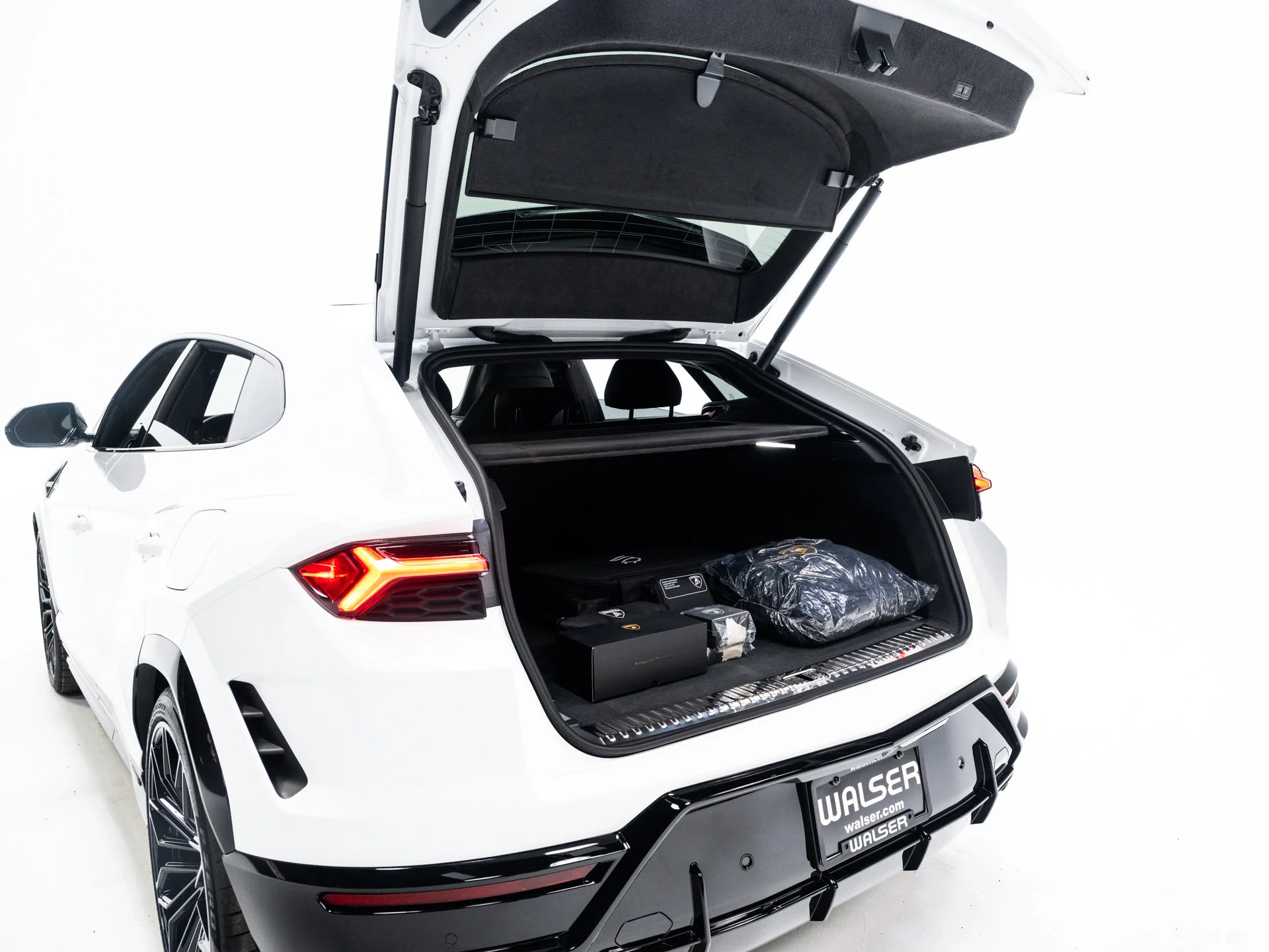 Used 2025  Lamborghini SE image 97