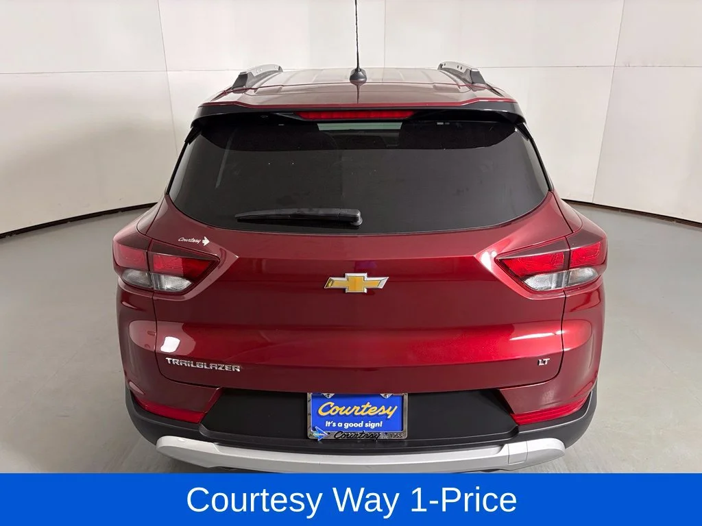 Used 2025 Crimson Metallic Chevrolet LT image 9