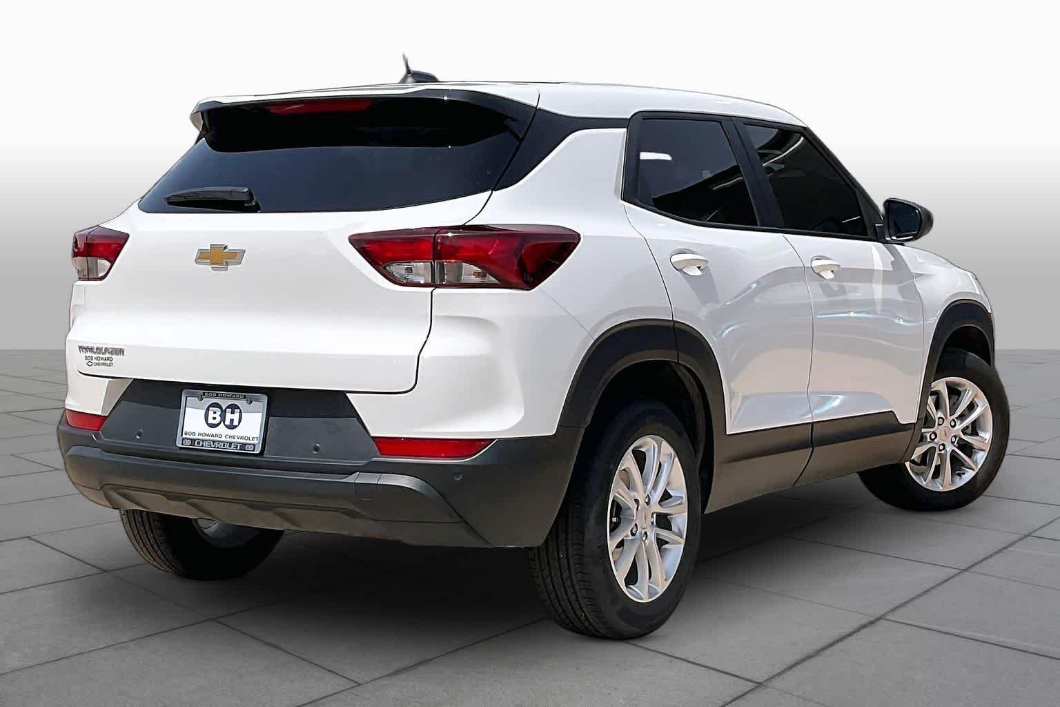 Used 2025 Summit White Chevrolet LS image 13