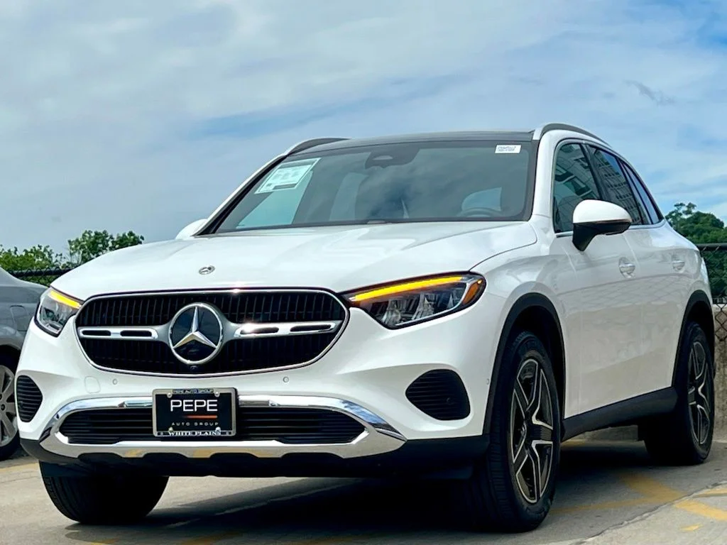 Certified Used 2026  Mercedes-Benz GLC 300 image 4