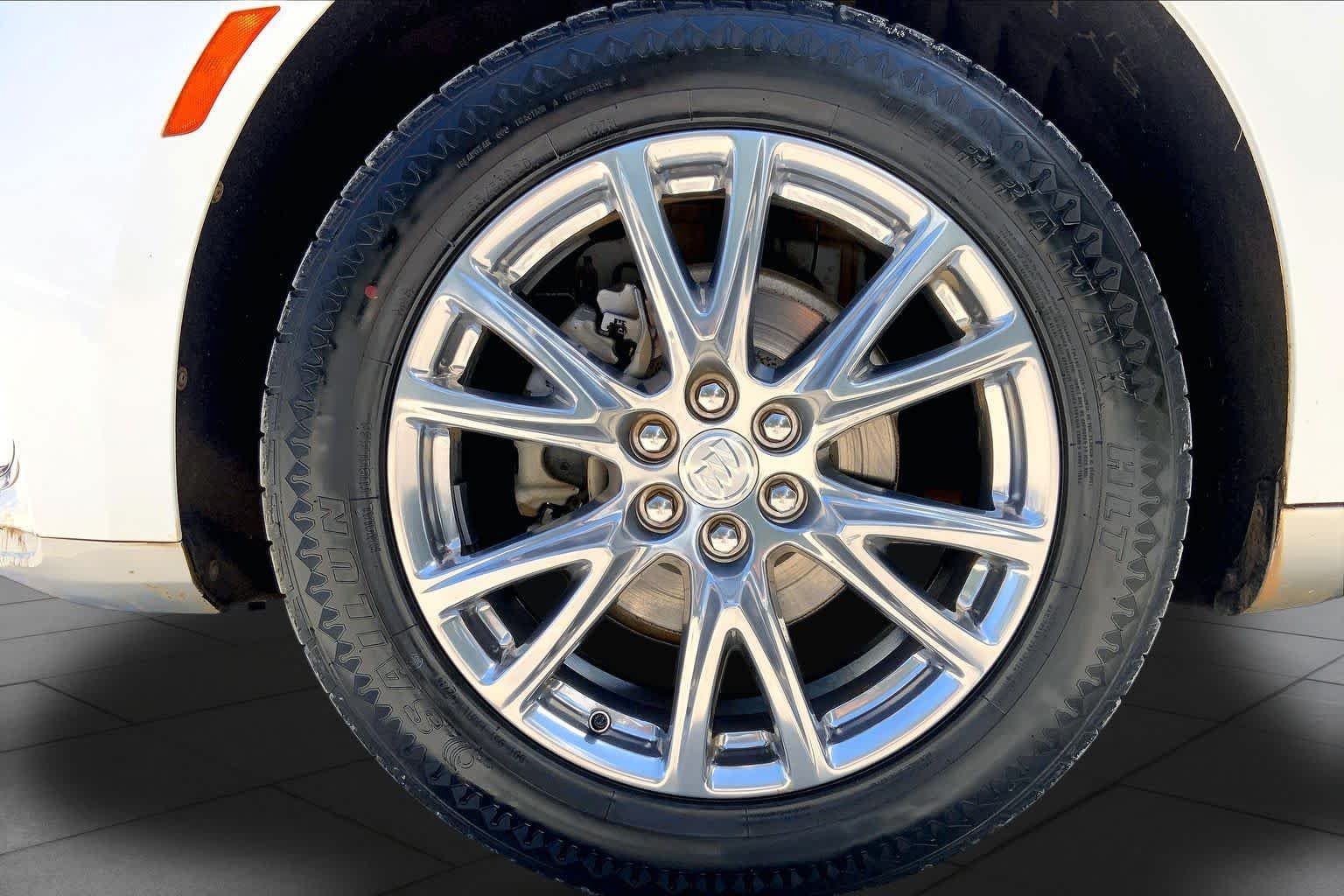 Used 2022 Summit White Buick Premium image 11