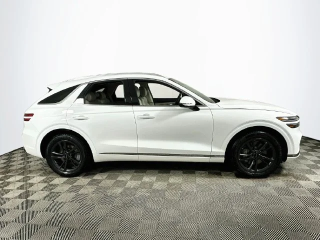 New 2027 White Genesis 2.5T Select image 3