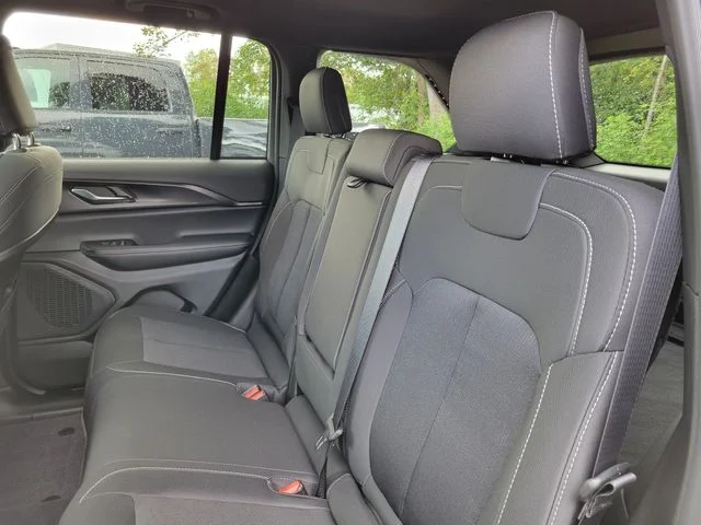 New 2026 Bright White Clear-Coat Exterior Paint Jeep Laredo X image 10