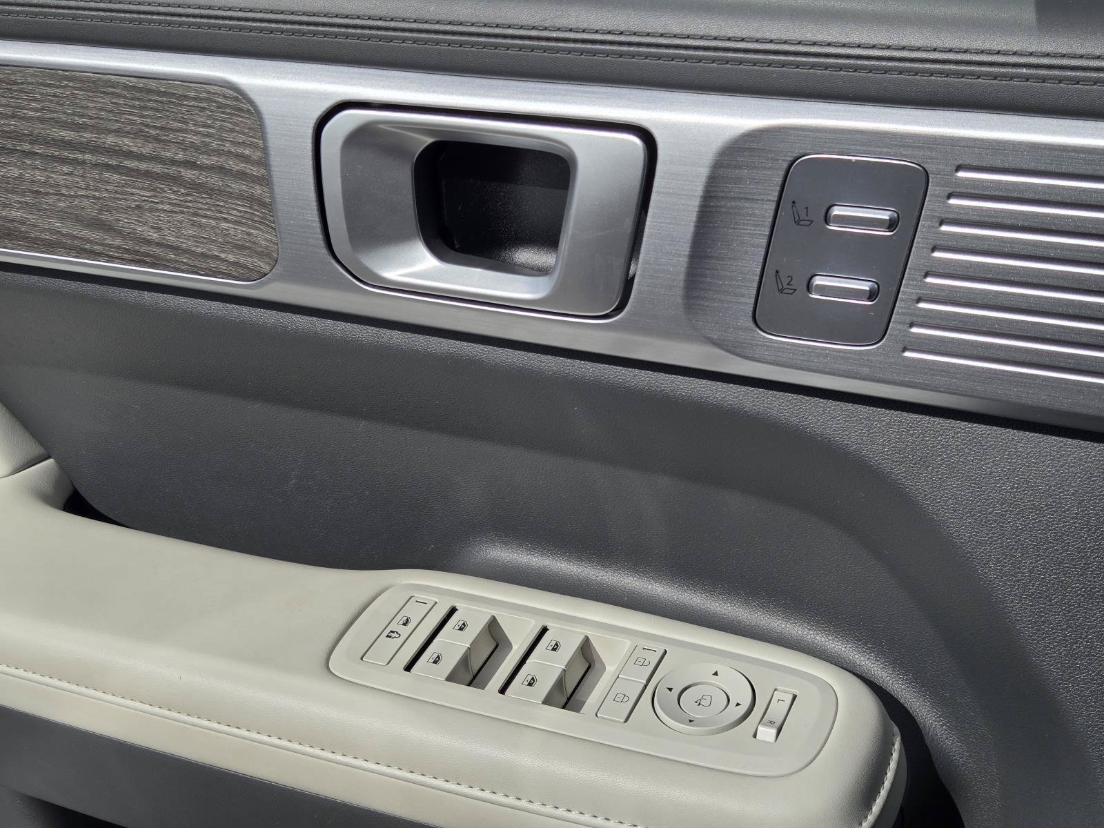 Used 2024 Shimmering Silver Pearl Hyundai Calligraphy image 26