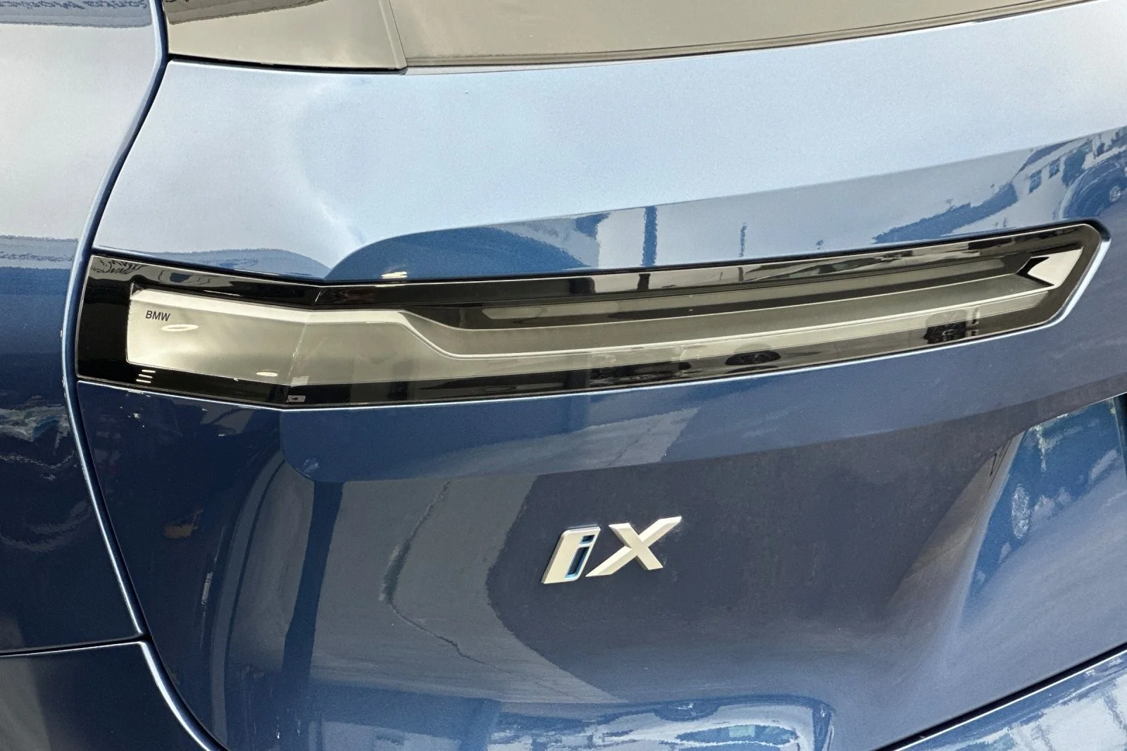 Used 2023 Phytonic Blue Metallic BMW xDrive50 image 27