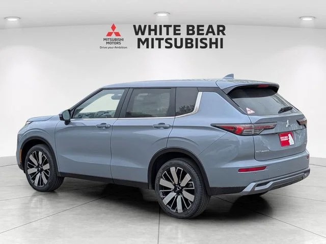 New 2026 Moonstone Gray Metallic Mitsubishi SE image 2