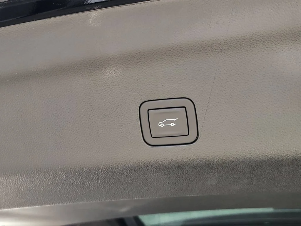 2026 Chevrolet Suburban Premier - Photo 14