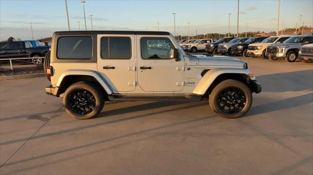 New 2023 Silver Zynith Clear-Coat Exterior Paint Jeep Sahara 4xe image 9