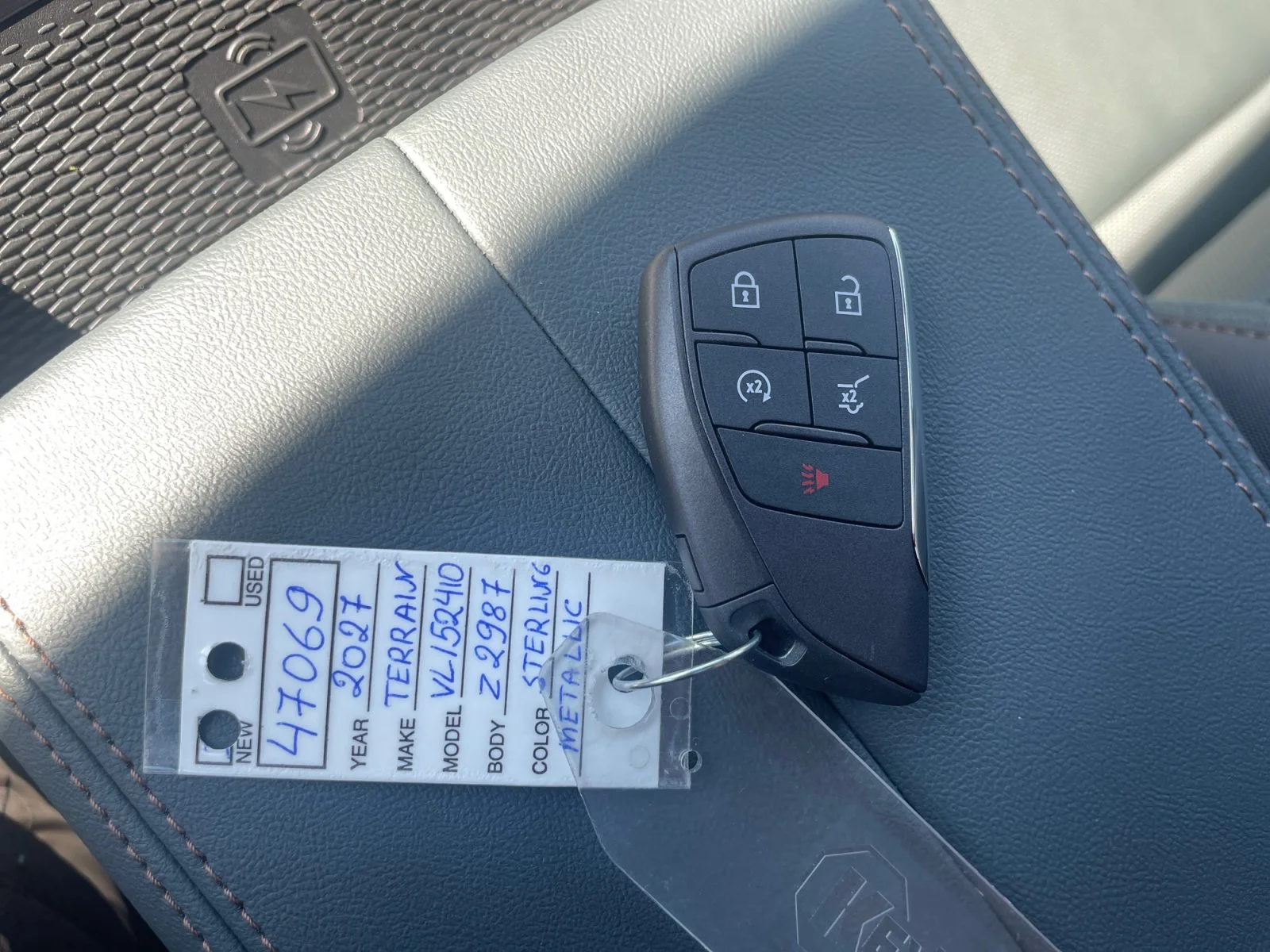 New 2027 Sterling Metallic GMC AWD AT4 image 27