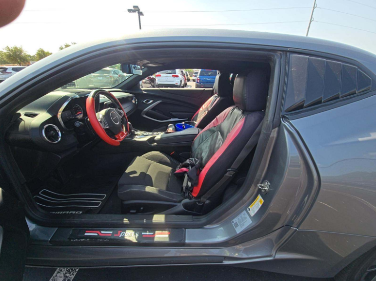 Used 2022 Gray Chevrolet LT1 image 8