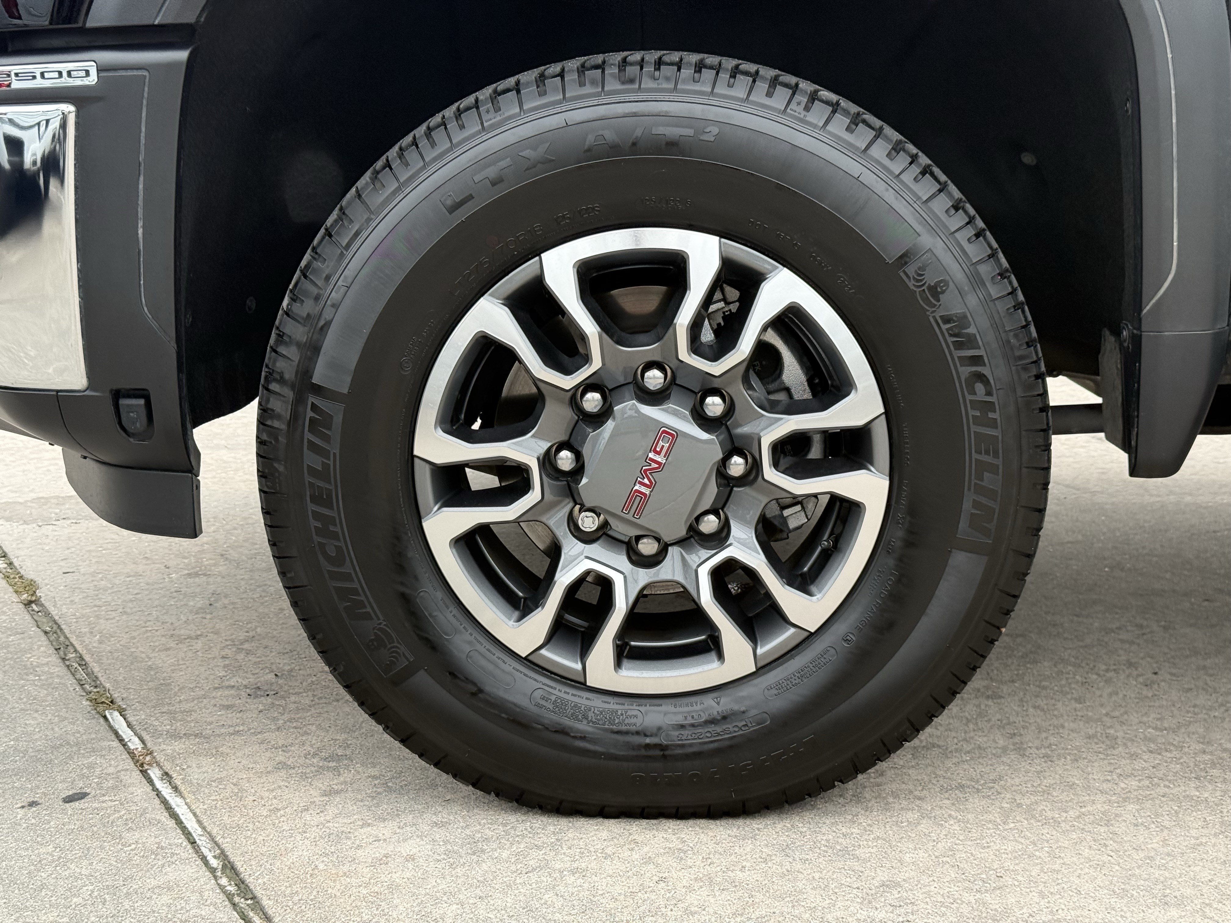Used 2025 Onyx Black GMC SLT image 11
