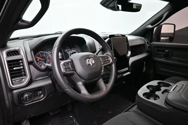 New 2026 Diamond Black Crystal Pearl-Coat Exterior Paint RAM Tradesman image 14