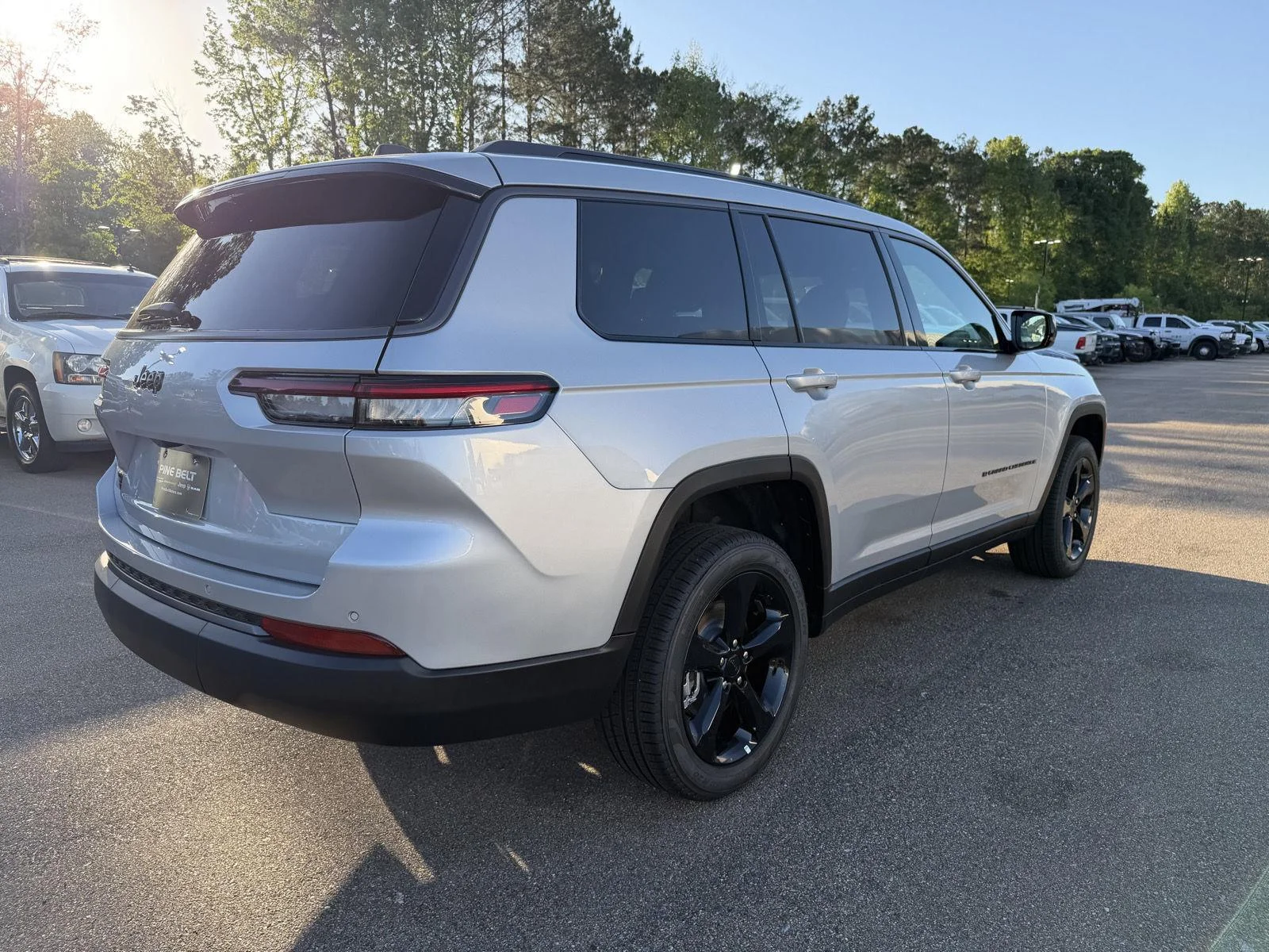 New 2026 Silver Zynith Exterior Paint Jeep Limited image 6