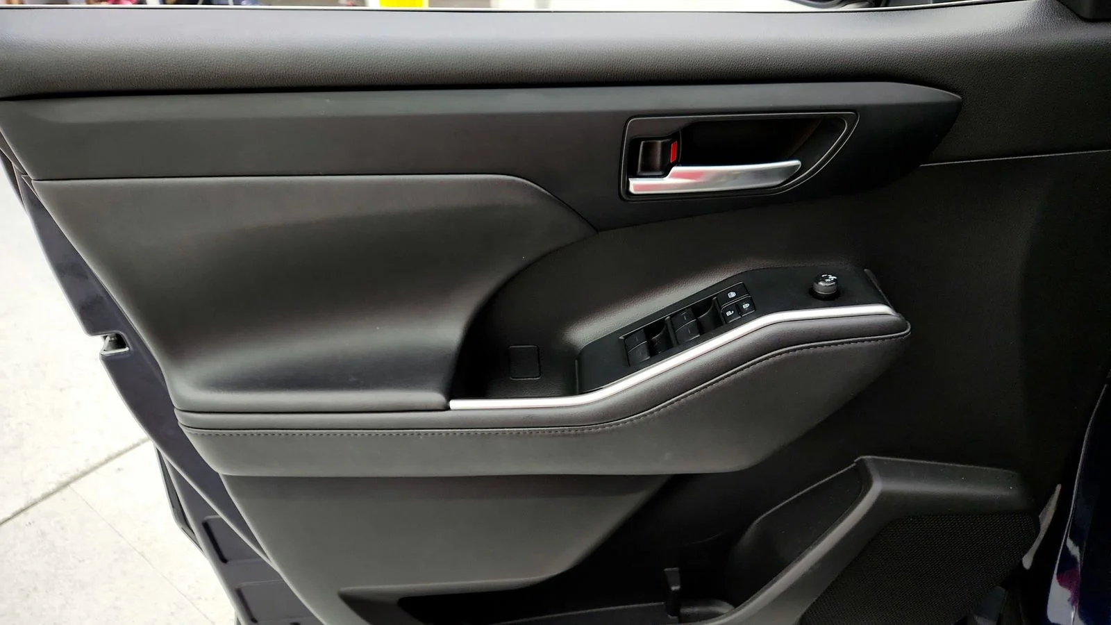 Used 2022  Toyota XLE image 37