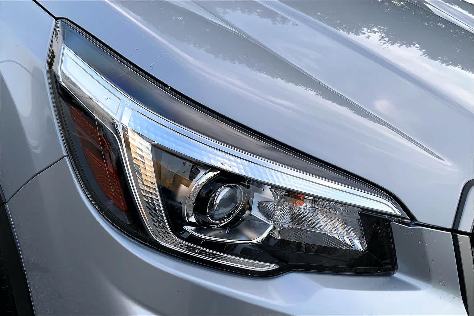 Used 2020 Ice Silver Metallic Subaru Premium image 27