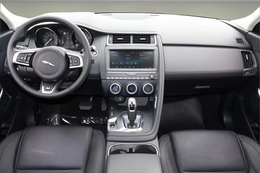 Used 2019 Gray Jaguar SE image 13