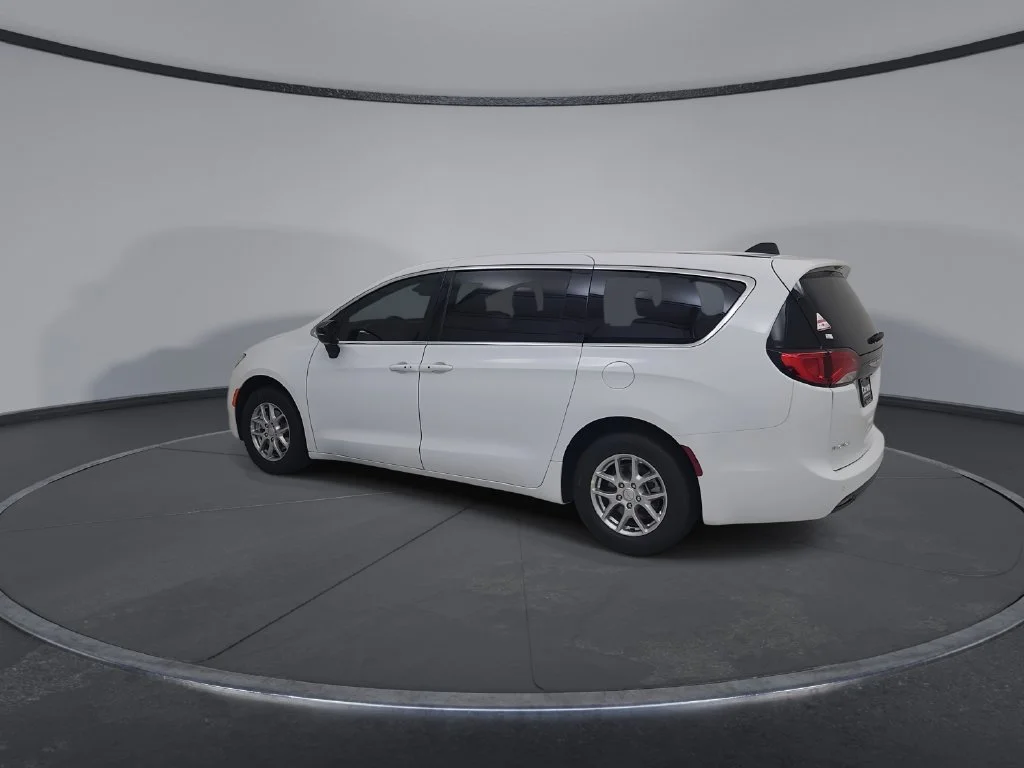 New 2027 Bright White Clear-Coat Paint Chrysler LX image 10